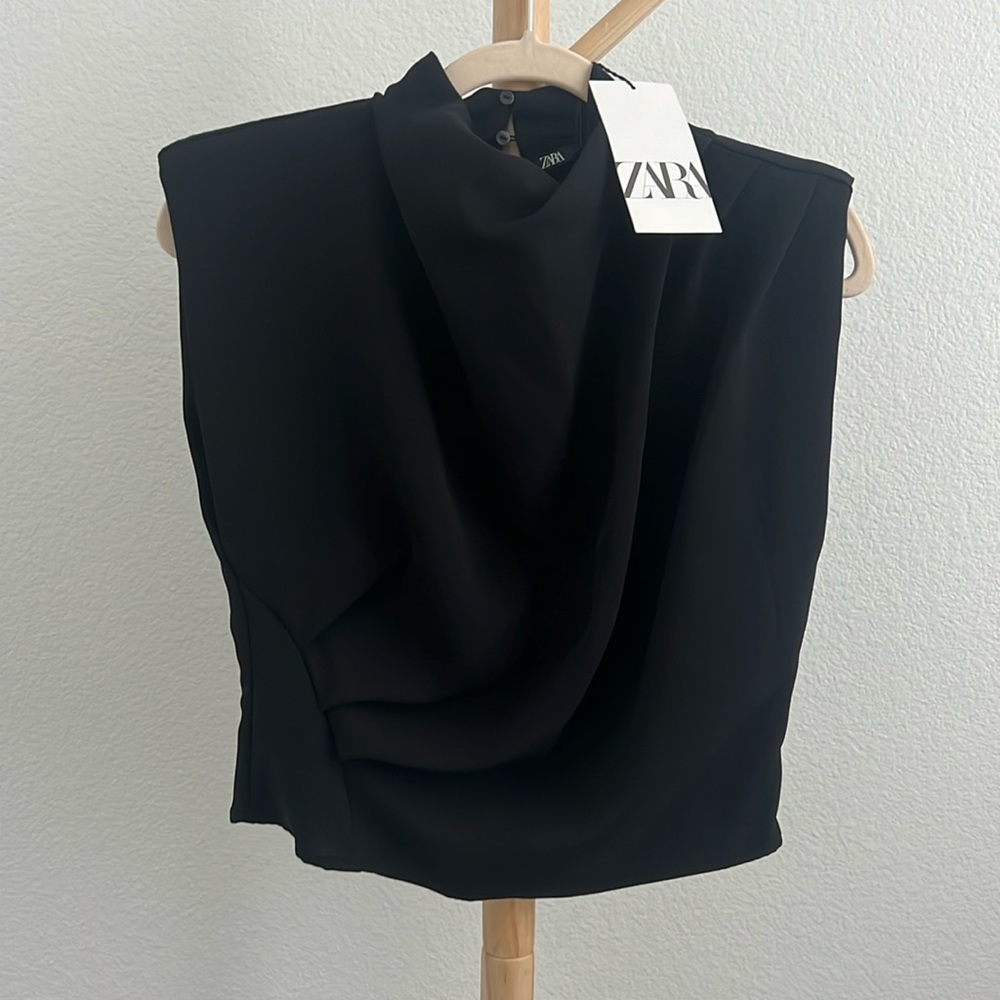 Chic sleeveless shirt for office wear